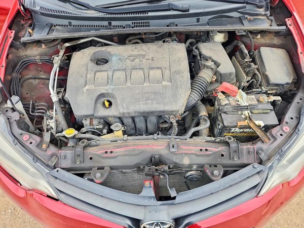 2014 TOYOTA COROLLA — Engine bay