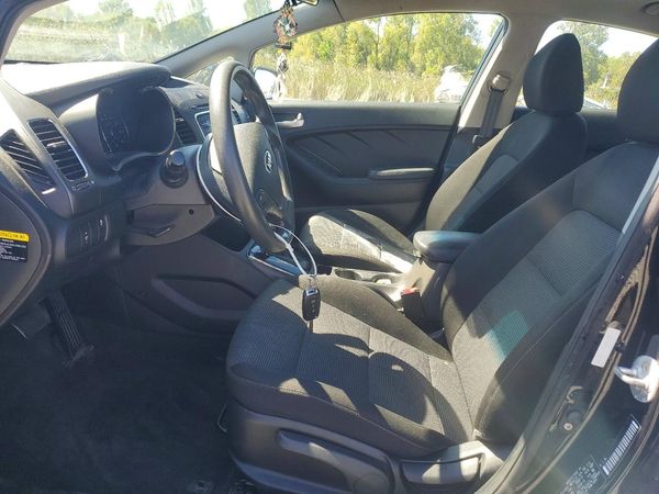 2017 KIA FORTE — DENT