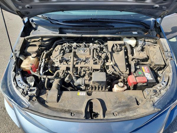 2020 TOYOTA COROLLA LE — Engine bay