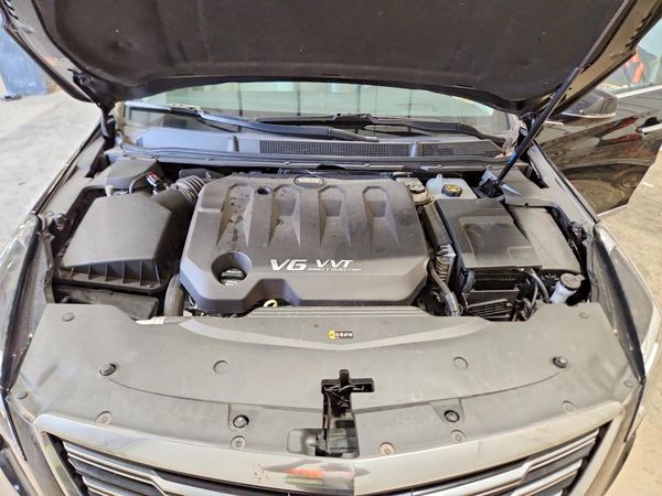 2019 CADILLAC XTS Premium Luxury — Engine bay