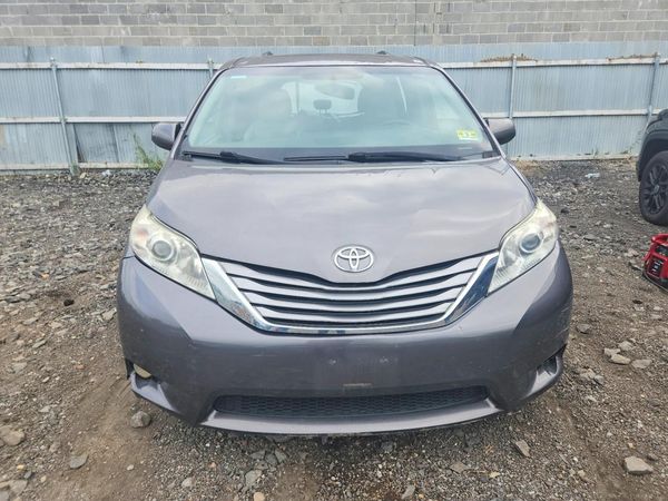 2017 TOYOTA SIENNA — DIRF
