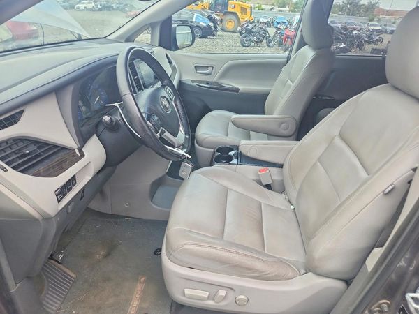 2017 TOYOTA SIENNA — DENT