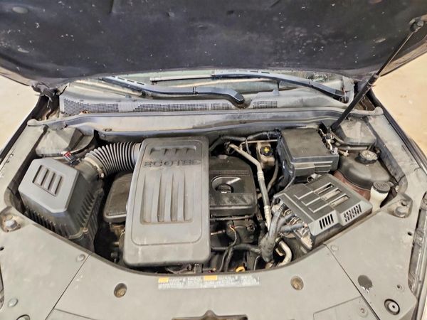 2015 CHEVROLET EQUINOX 1LT — Engine bay