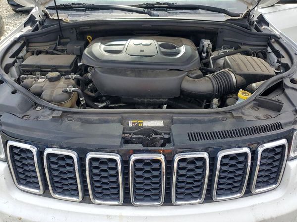 2018 JEEP GRAND CHEROKEE — Engine bay