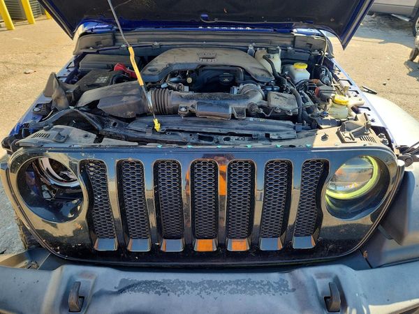 2020 JEEP WRANGLER UNLIMITED — Engine bay