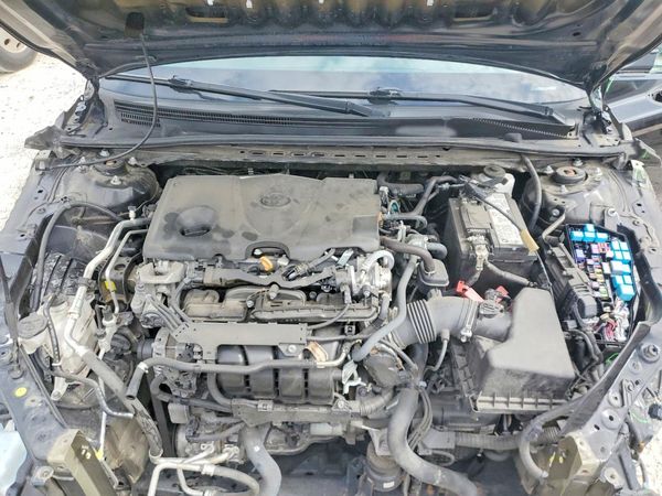 2022 TOYOTA CAMRY SE — Engine bay