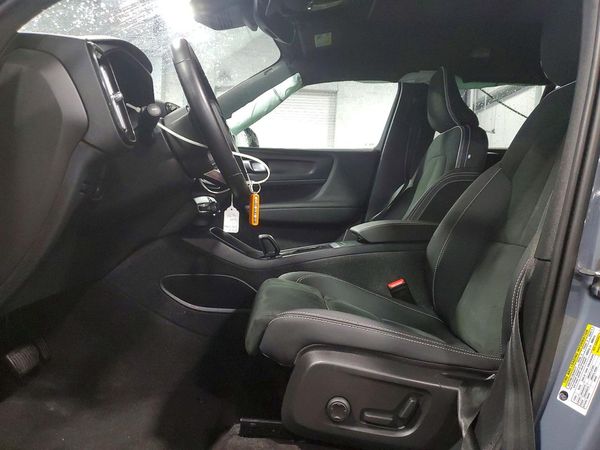2023 VOLVO XC40 — DENT