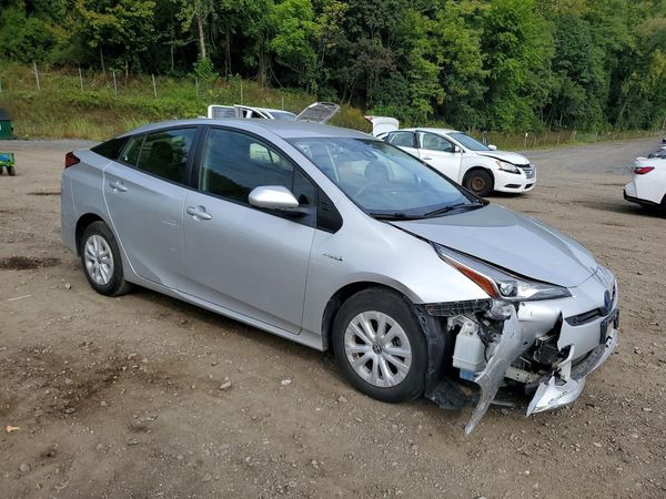 2021 TOYOTA PRIUS — Passenger 3/4