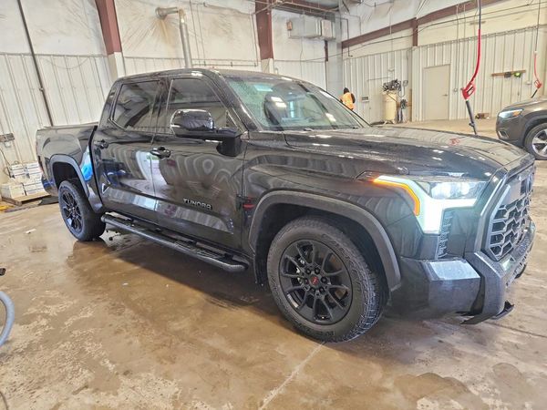 2025 TOYOTA TUNDRA — Passenger 3/4