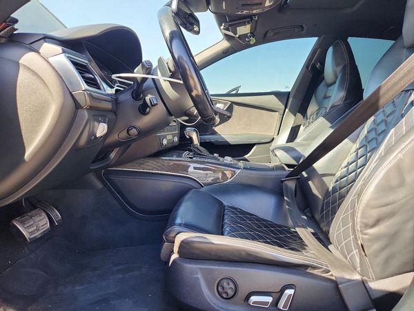 2017 AUDI S7 — DENT