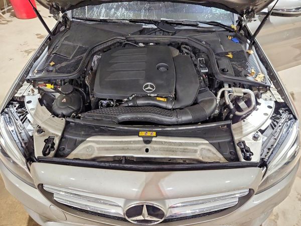 2020 MERCEDES-BENZ C C300-4M — Engine bay