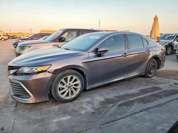 2021 TOYOTA CAMRY LE — Front 3/4