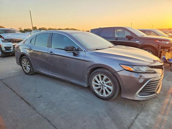 2021 TOYOTA CAMRY LE — Passenger 3/4