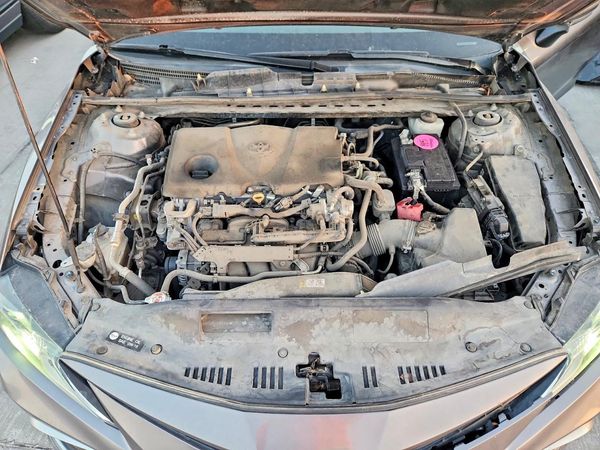 2021 TOYOTA CAMRY LE — Engine bay