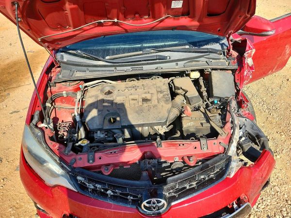 2015 TOYOTA COROLLA L/LE — Engine bay