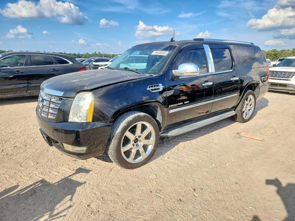 2013 CADILLAC ESCALADE — Front 3/4