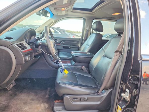 2013 CADILLAC ESCALADE — DENT
