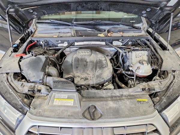 2018 AUDI Q5 — Engine bay