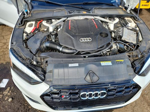 2021 AUDI S5/RS5 quattro Premium Plus — Engine bay
