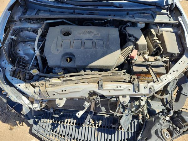 2014 TOYOTA COROLLA — Engine bay