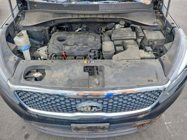 2018 KIA SORENTO — Engine bay