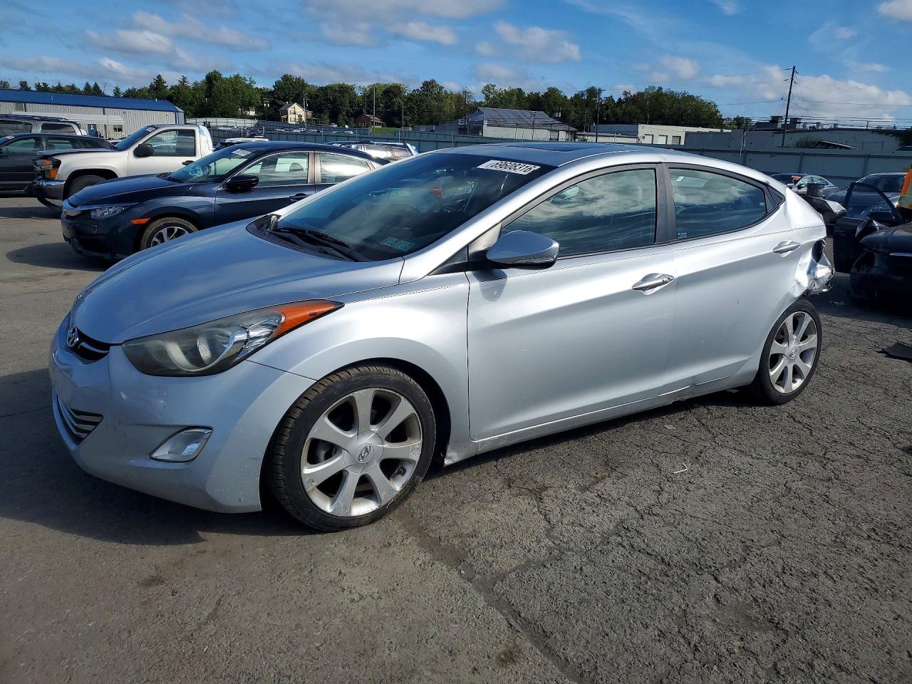 2013 HYUNDAI ELANTRA — Front 3/4