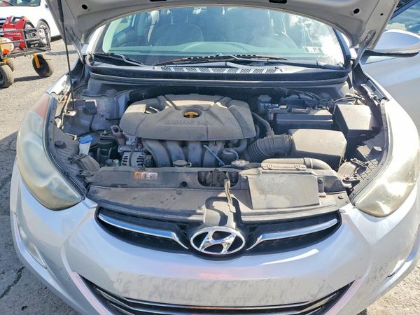 2013 HYUNDAI ELANTRA — Engine bay