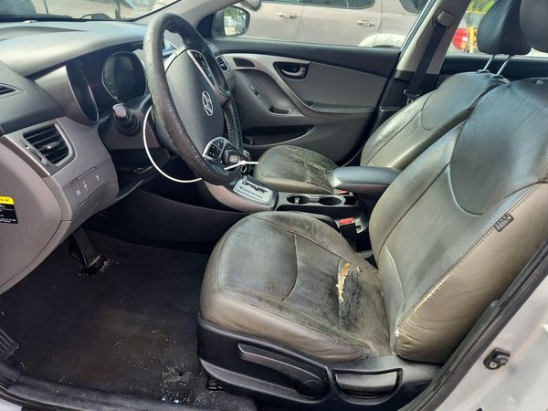 2012 HYUNDAI ELANTRA — DENT