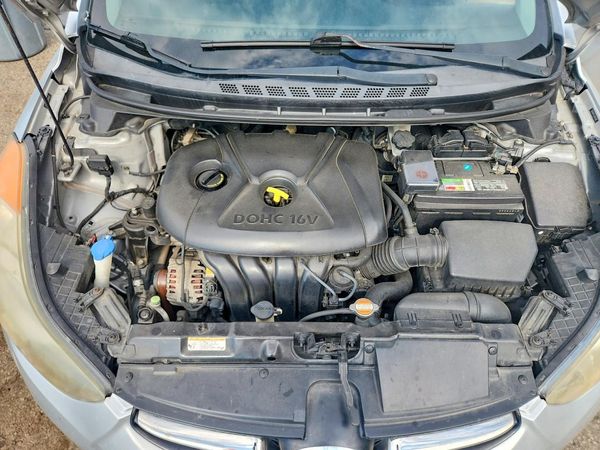 2012 HYUNDAI ELANTRA — Engine bay
