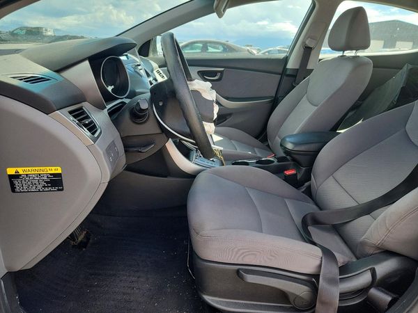 2013 HYUNDAI ELANTRA — DENT