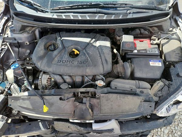 2013 HYUNDAI ELANTRA — Engine bay