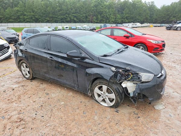 2013 HYUNDAI ELANTRA — Passenger 3/4