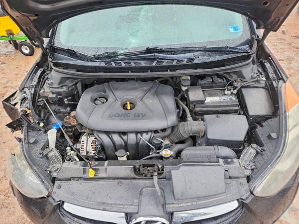 2013 HYUNDAI ELANTRA — Engine bay