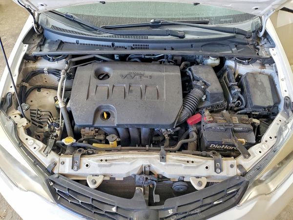 2014 TOYOTA COROLLA — Engine bay