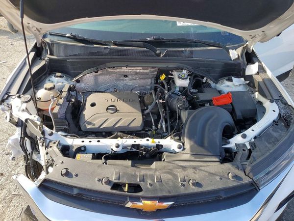 2022 CHEVROLET TRAILBLAZER LT — Engine bay