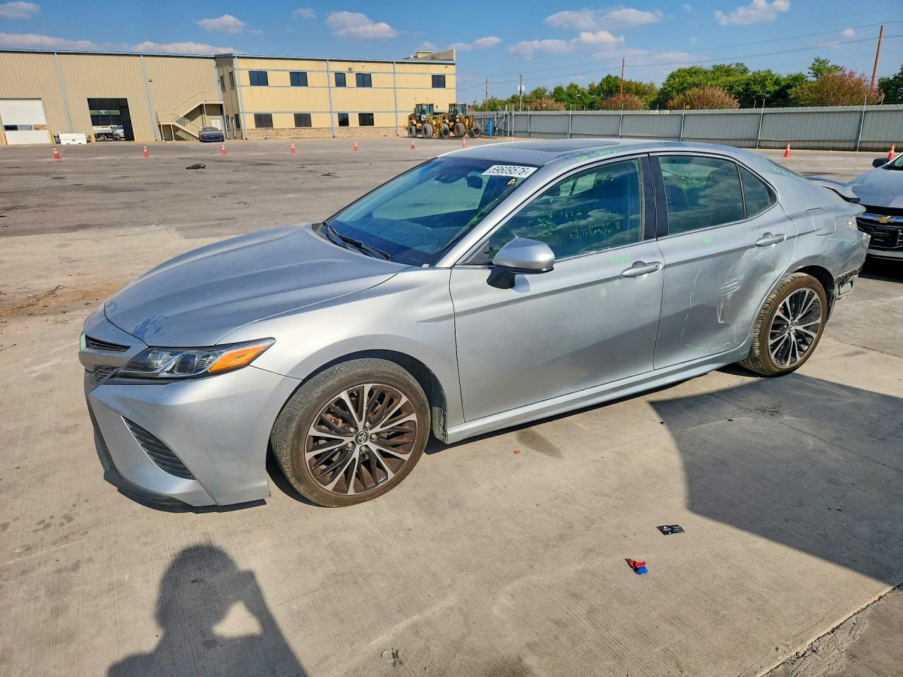 2018 TOYOTA CAMRY L/LE/SE/XLE — Front 3/4