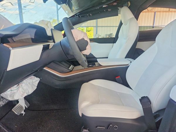 2023 TESLA MODEL X — DENT