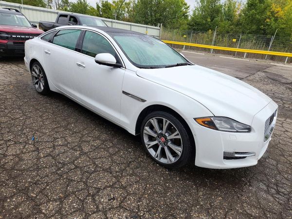 2019 JAGUAR XJL XJL Portfolio/XJ 50 — Passenger 3/4