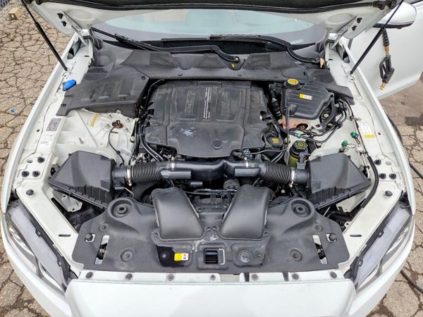 2019 JAGUAR XJL XJL Portfolio/XJ 50 — Engine bay