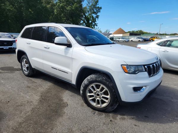 2018 JEEP GRAND CHEROKEE Laredo — Passenger 3/4