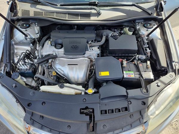 2015 TOYOTA CAMRY — Engine bay