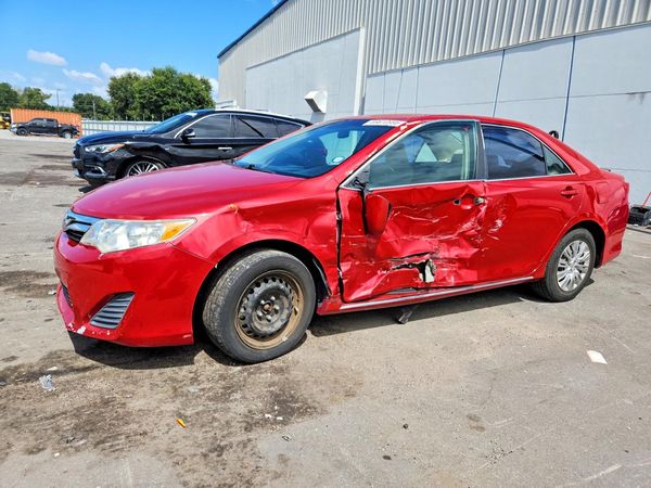 2012 TOYOTA CAMRY — Front 3/4