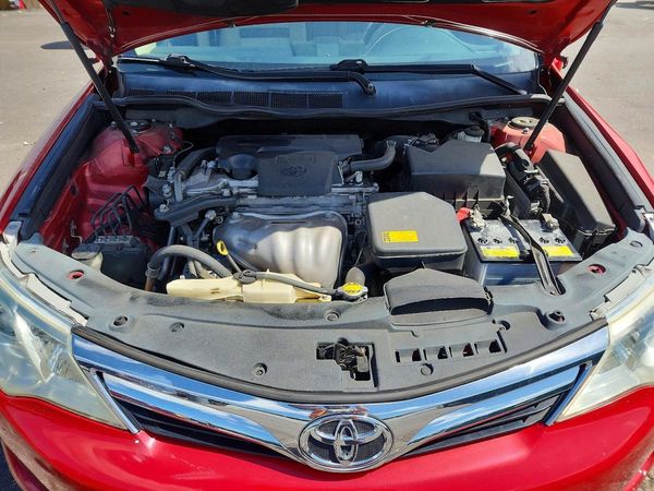 2012 TOYOTA CAMRY — Engine bay