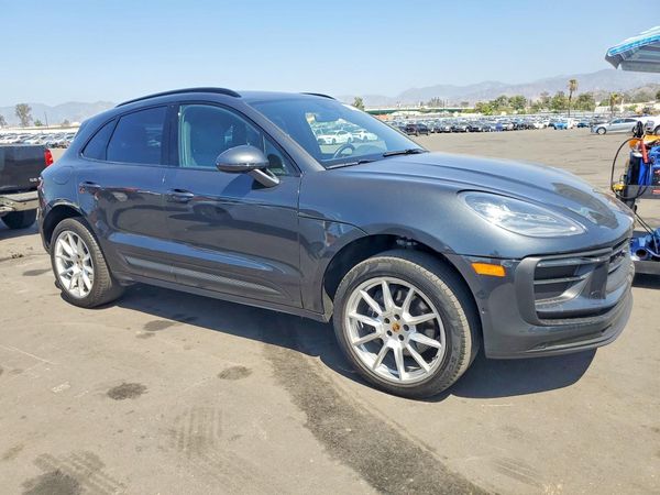 2024 PORSCHE MACAN — Passenger 3/4