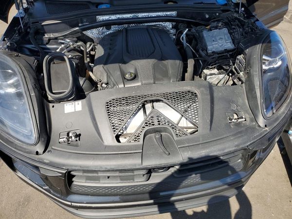 2024 PORSCHE MACAN — Engine bay