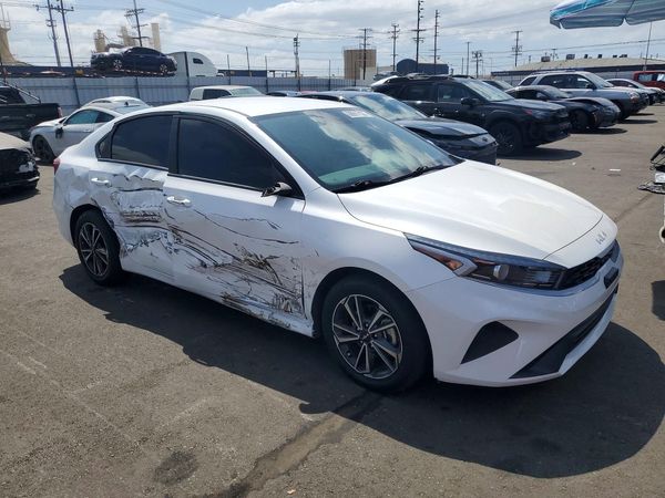 2024 KIA FORTE — Passenger 3/4