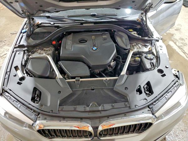 2018 BMW 530 xDrive — Engine bay