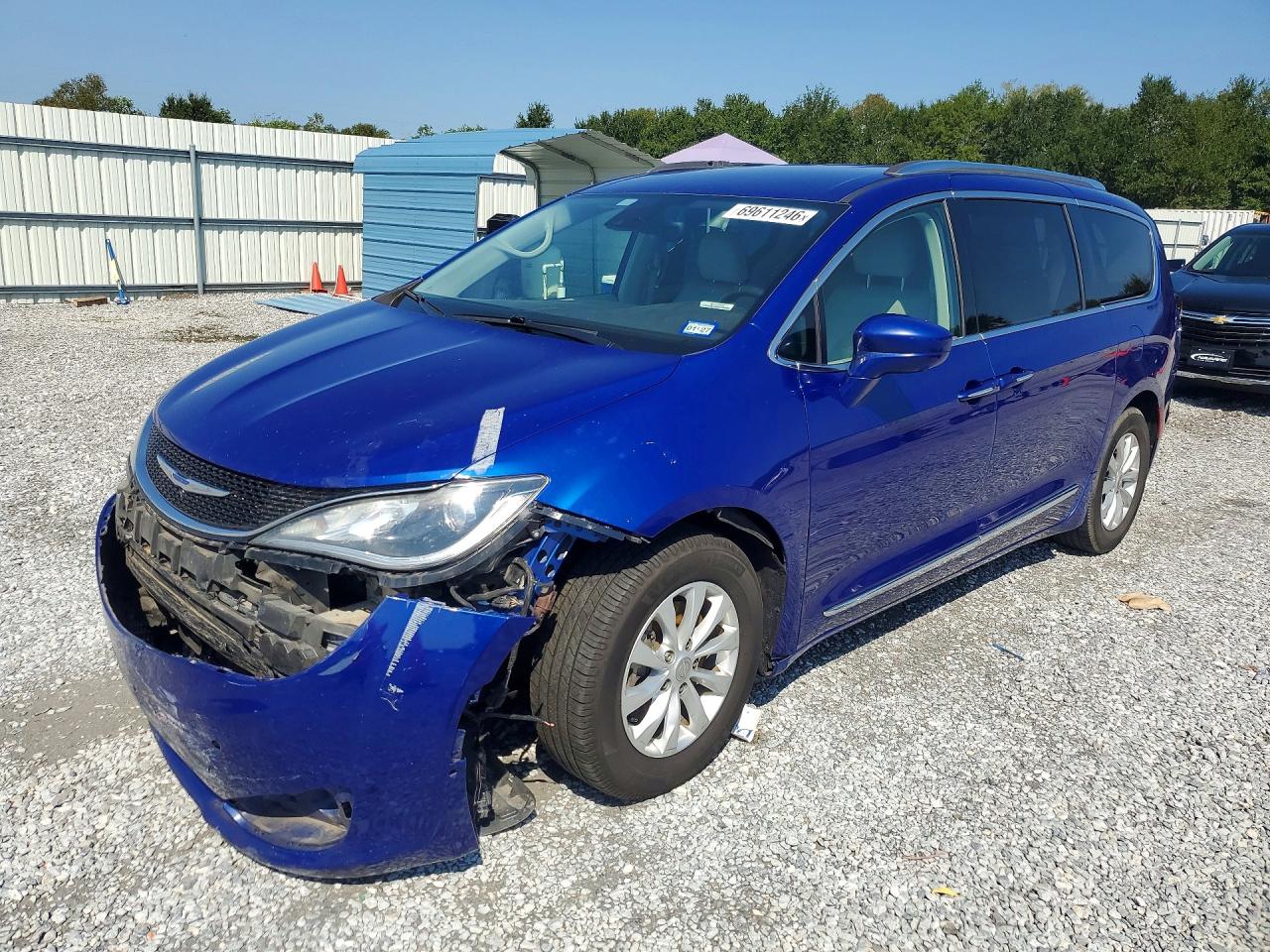 2019 CHRYSLER PACIFICA Touring L — Front 3/4