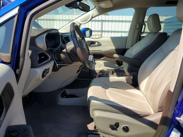 2019 CHRYSLER PACIFICA Touring L — DENT