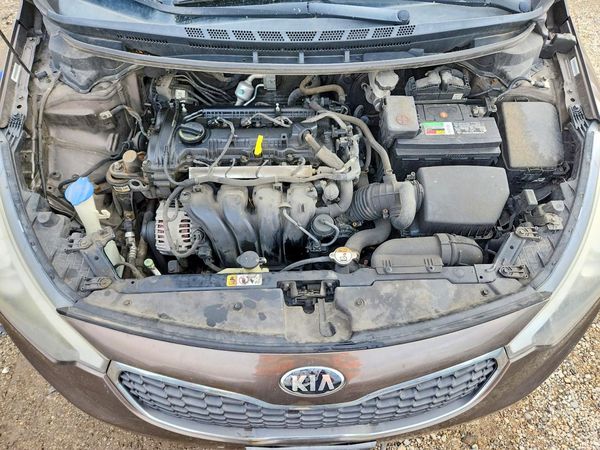 2015 KIA FORTE — Engine bay